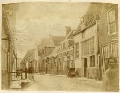 220913 Gezicht in de Leeuweringerstraat met bebouwing te Oudewater.N.B. Foto identiek aan 221005.